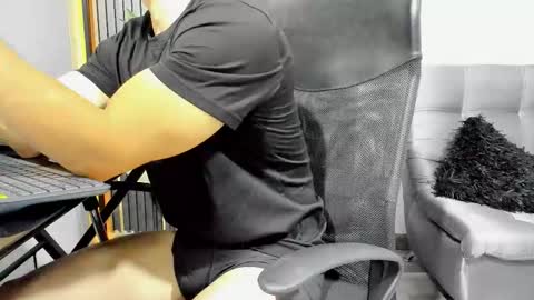 Snapshot of juliansexxx16 chatting on January 10, 12:18 pm Julian online show from January 10, 12:18 pm