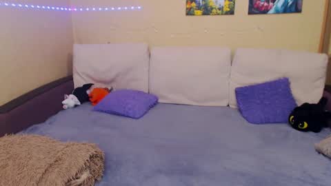 Jul online show from February 22, 3:36 pm