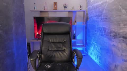 Julias online show from December 18, 5:52 pm