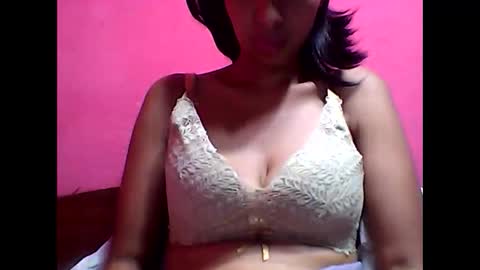 Snapshot of julie0612 chatting on February 12, 4:01 am julie0612 online show from February 12, 4:01 am