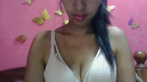 Snapshot of julie0612 chatting on October 20, 11:21 am julie0612 online show from October 20, 11:21 am