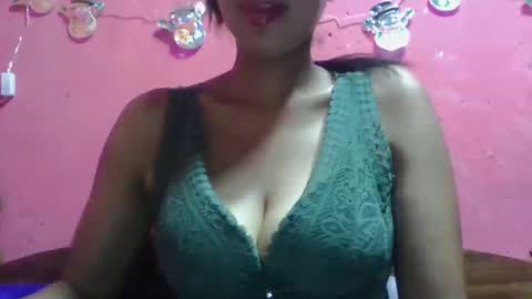 Snapshot of julie0612 chatting on December 21, 10:55 am julie0612 online show from December 21, 10:55 am