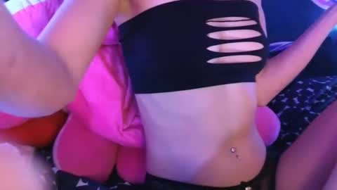 Julie-Game online show from December 19, 1:45 am