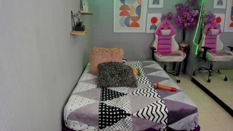 julie coper online show from December 10, 1:43 am