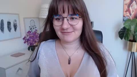 Julie online show from September 12, 12:38 pm