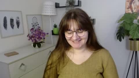 Julie online show from November 10, 1:43 pm