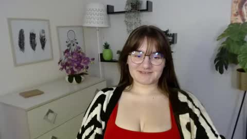 Julie online show from November 12, 2:28 pm