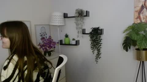 Julie online show from November 20, 5:12 pm