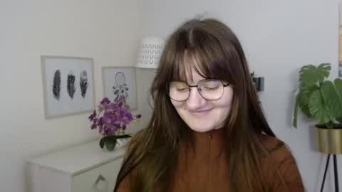 Julie online show from December 1, 5:29 pm