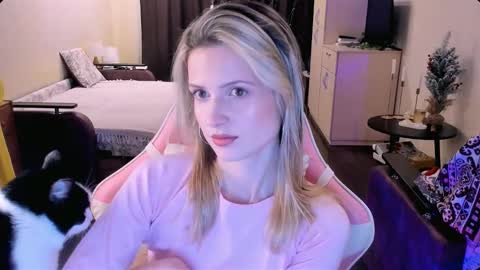 Julie online show from November 29, 4:32 pm