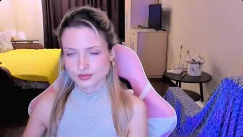 Julie online show from February 17, 3:51 pm