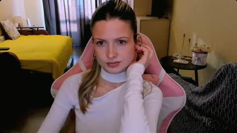 Julie online show from March 6, 4:31 am