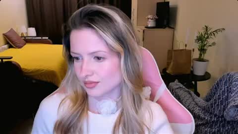 Julie online show from April 18, 4:22 pm