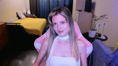 Snapshot of julie_flores chatting on August 4, 3:25 pm Julie online show from August 4, 3:25 pm
