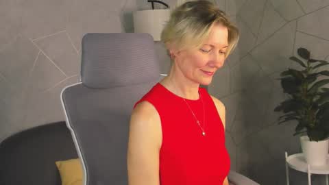 Snapshot of julie_lucasss chatting on March 17, 12:59 am Julie Lucasss online show from March 17, 12:59 am