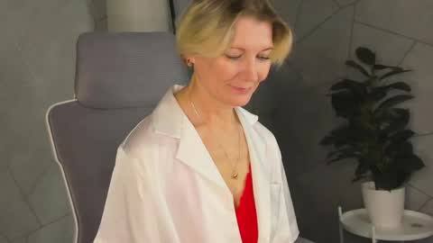 Snapshot of julie_lucasss chatting on March 19, 12:58 am Julie Lucasss online show from March 19, 12:58 am