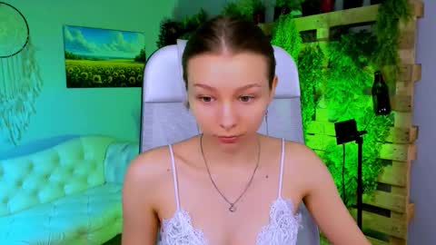 juliedaniel online show from November 25, 8:14 am