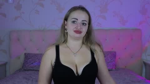 Snapshot of juliedevis chatting on October 29, 7:10 am JulieDevis online show from October 29, 7:10 am