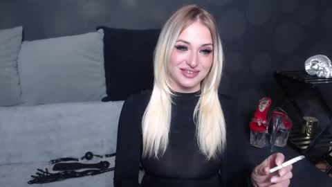 julia online show from October 8, 9:34 pm