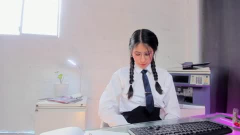 juliee_ross online show from June 24, 1:21 pm