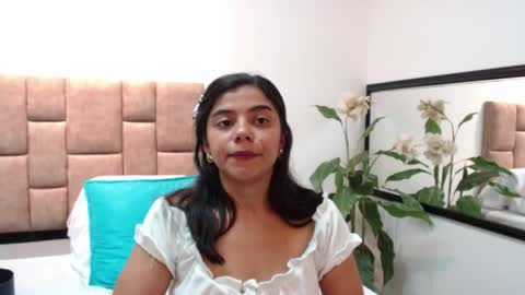 Snapshot of julieehabubu chatting on April 21, 1:42 am Julieehabubu online show from April 21, 1:42 am