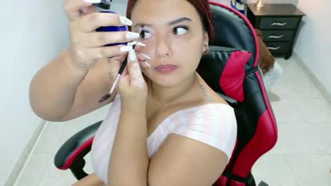 Snapshot of julieeta_castillo chatting on June 21, 7:44 am julieta online show from June 21, 7:44 am
