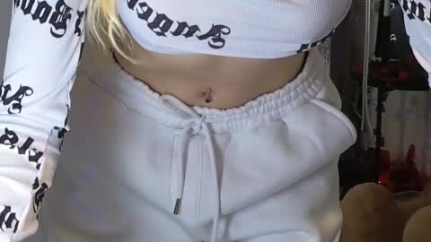 Snapshot of juliejuliette chatting on October 24, 7:32 pm Julia online show from October 24, 7:32 pm