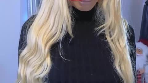 Julia online show from December 17, 1:06 pm