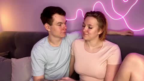 Snapshot of julielourens chatting on October 13, 7:19 am Julie and Thomas online show from October 13, 7:19 am