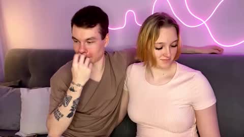 Snapshot of julielourens chatting on October 15, 8:36 am Julie and Thomas online show from October 15, 8:36 am