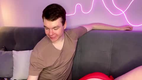 Snapshot of julielourens chatting on October 18, 8:26 am Julie and Thomas online show from October 18, 8:26 am