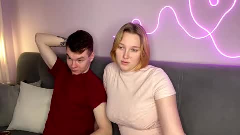 Snapshot of julielourens chatting on November 8, 8:14 am Julie and Thomas online show from November 8, 8:14 am