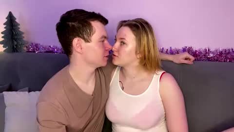 Julie and Thomas online show from December 19, 8:10 am