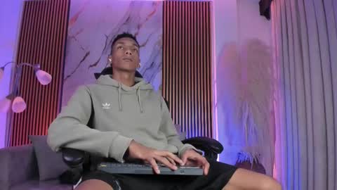 Julien online show from January 9, 11:02 am