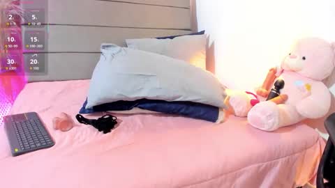 Snapshot of julieta_coopeer_ chatting on February 26, 10:58 am Julieta online show from February 26, 10:58 am