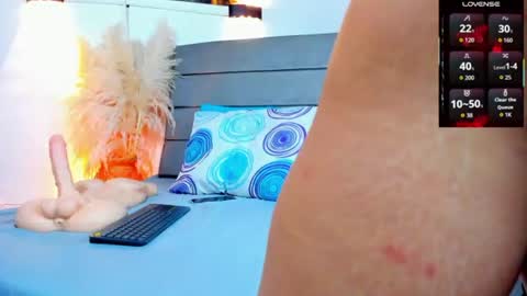 Snapshot of julieta_coopeer_ chatting on July 9, 10:52 am Julieta online show from July 9, 10:52 am