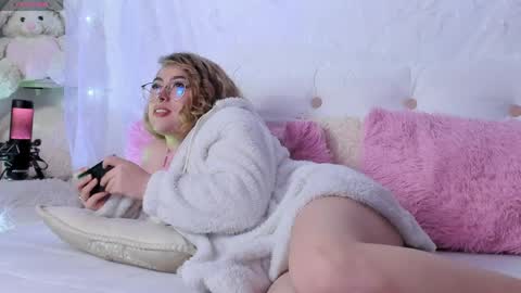 Juli  online show from April 15, 6:09 am