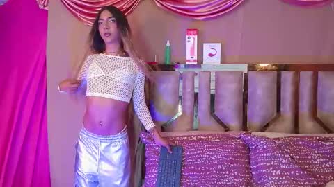 Snapshot of julieta_deluxe chatting on February 23, 5:54 pm Julieta online show from February 23, 5:54 pm