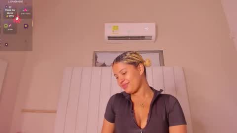 Snapshot of julieta_flower chatting on November 14, 1:43 pm Julieta IG juietaflower06 online show from November 14, 1:43 pm