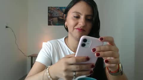 Snapshot of julieta_r0ssi chatting on December 16, 12:54 pm Julieta r0ssi online show from December 16, 12:54 pm