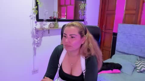 Snapshot of julieta_star69 chatting on March 27, 7:35 pm julieta_star69 online show from March 27, 7:35 pm