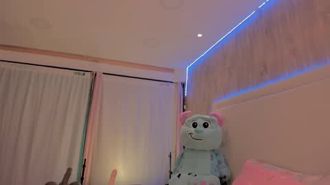 Julieta Vargas online show from April 1, 8:06 pm