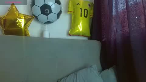 juliethamarquezz online show from July 4, 4:46 pm