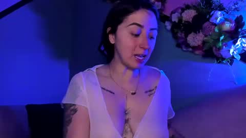 Snapshot of juliethcruz chatting on July 1, 9:03 pm online show from July 1, 9:03 pm