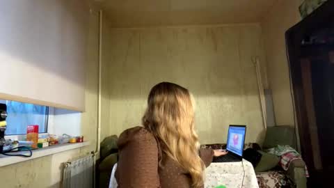 Snapshot of julietmegown chatting on October 18, 2:18 pm Mia online show from October 18, 2:18 pm