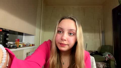 Mia online show from October 19, 8:20 pm