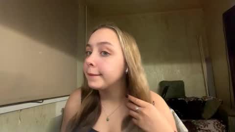 Mia online show from November 11, 5:13 pm