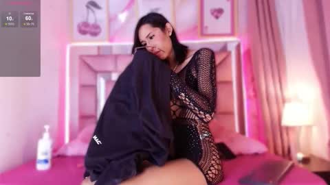 Snapshot of julietta_fox chatting on March 24, 4:17 am J U L L I E T A F O X online show from March 24, 4:17 am