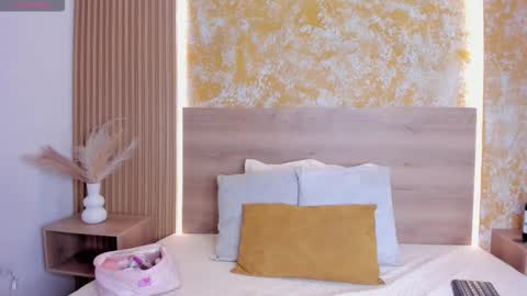 Snapshot of julietta_pink chatting on February 19, 11:39 am Julieta online show from February 19, 11:39 am