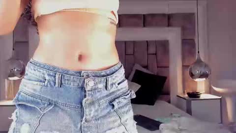 Hi guys It is a pleasure to have you here I am Julieta  online show from December 22, 12:24 pm